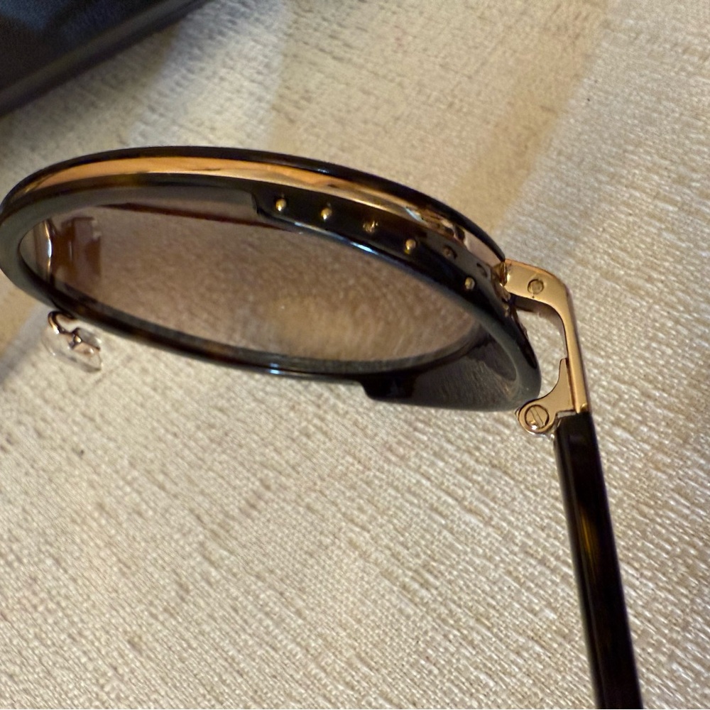 Bebe Tortoise Sunglasses BB7213 (214) with flaws - Picture 4 of 10